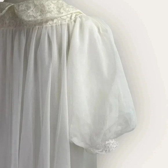 SOLD - Vintage Sheer Chiffon Peignoir robe. Boudoir Creamy White Bridal 1960’s - Picture 10 of 16
